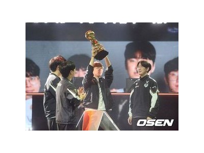 젠지 AL 꺾고 2025 EWC 결승 진출