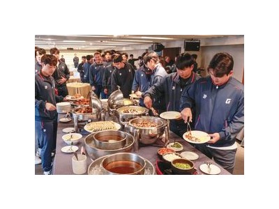 롯데 자이언츠 선수들에 특급 셰프가 식사 제공